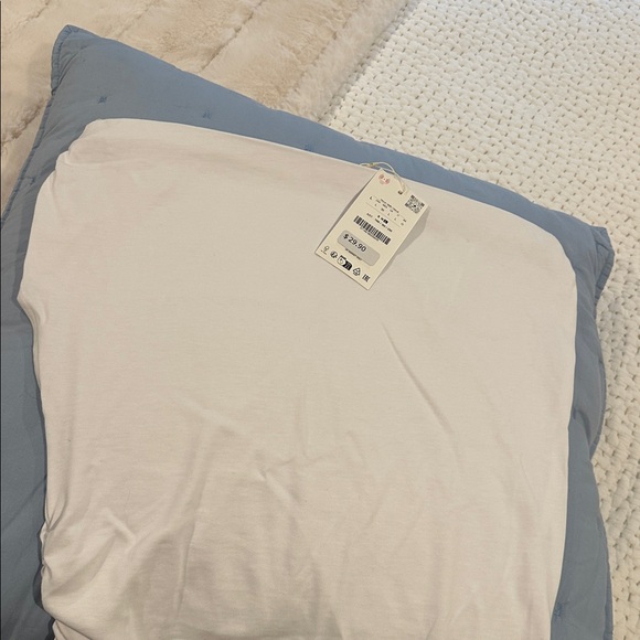 NWT ZARA white label
Off the shoulder top - Picture 1 of 3